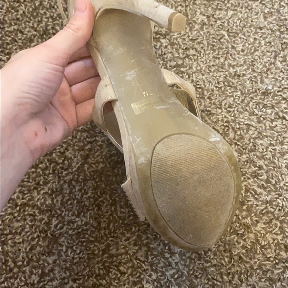 Guess Heels - Picture 4 of 7